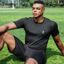 Camiseta esportiva masculina, feita em tecido respirável e elástico, com secagem rápida. Ideal para treinos intensos, futebol e uso diário com máximo conforto